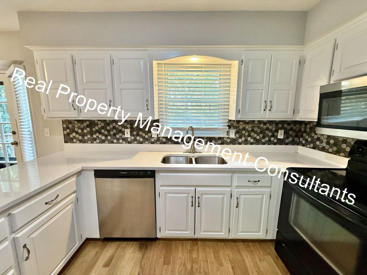 1017 S Kenwood St - Photo 7 of 29