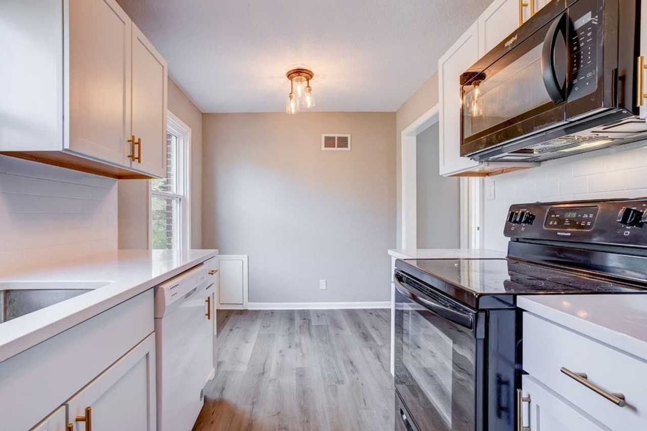 828 S Apache Dr - Photo 5 of 13