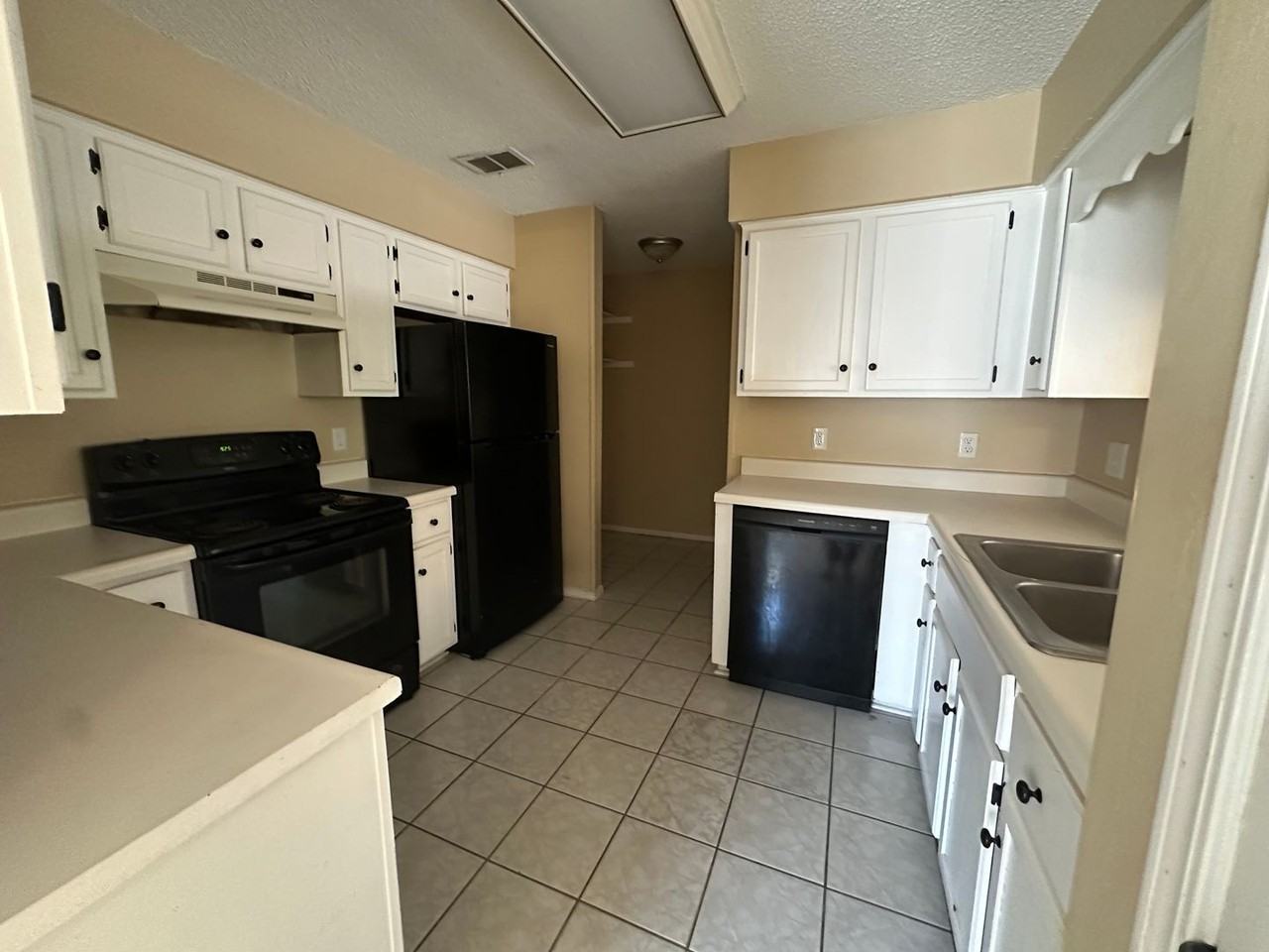 2111 Timberwood Ln - Photo 2 of 10