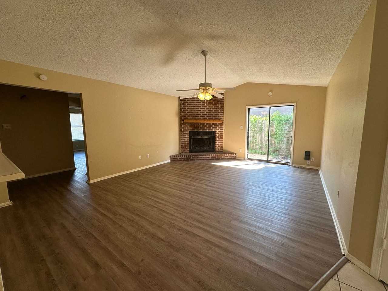 2111 Timberwood Ln - Photo 3 of 10