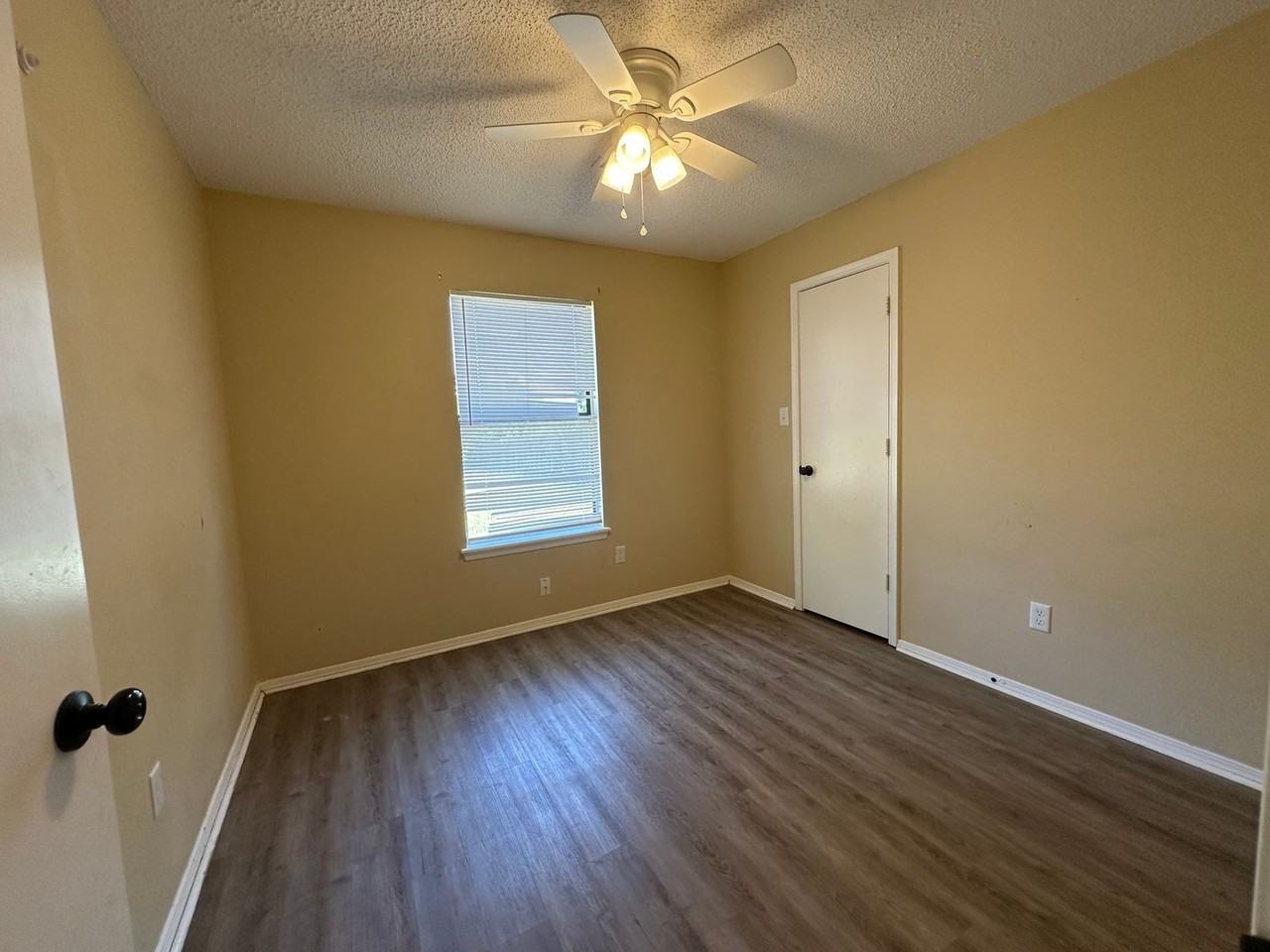 2111 Timberwood Ln - Photo 4 of 10