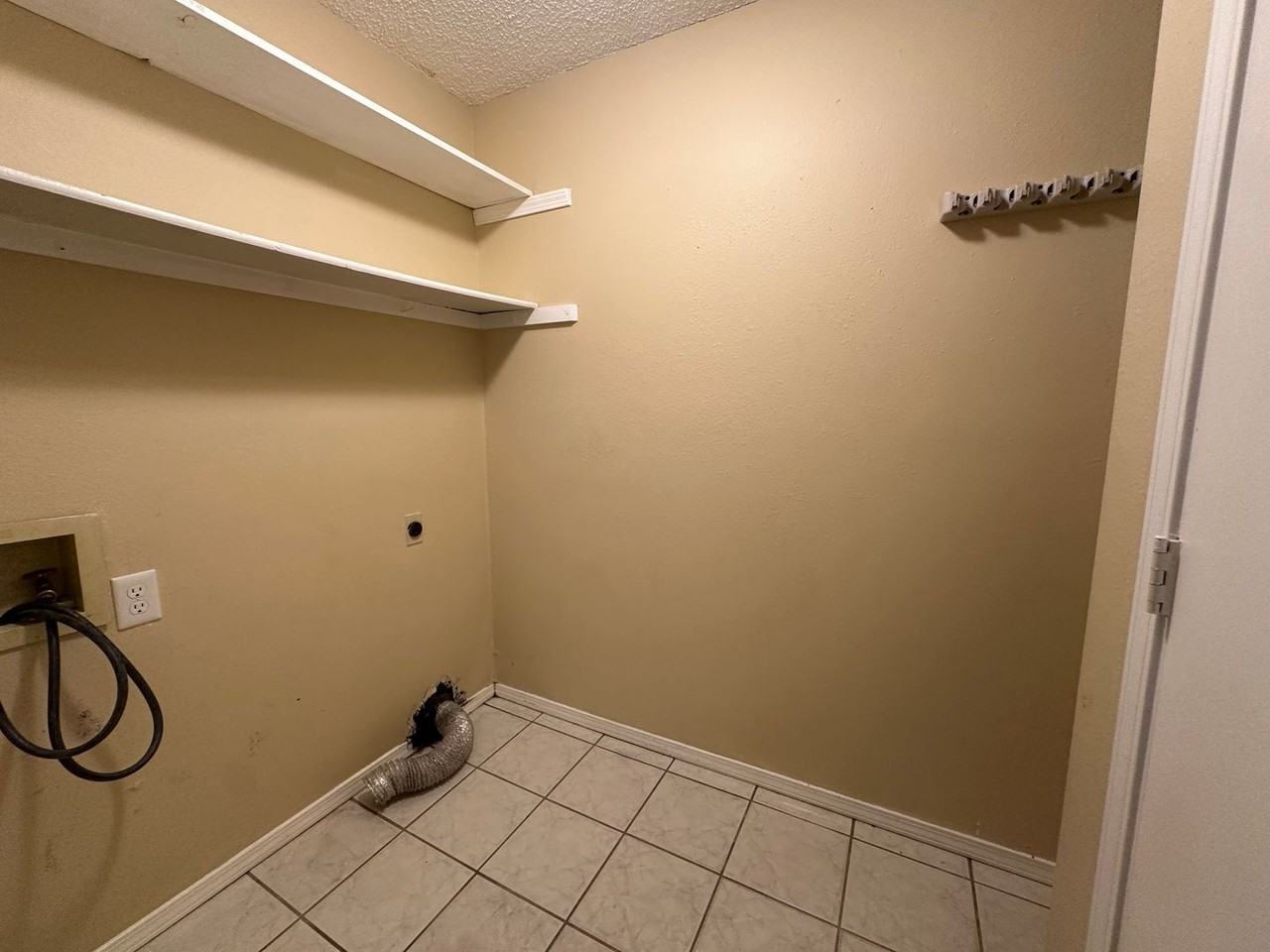 2111 Timberwood Ln - Photo 5 of 10