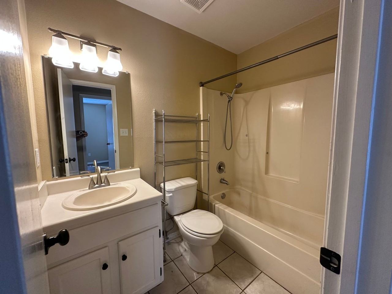 2111 Timberwood Ln - Photo 7 of 10