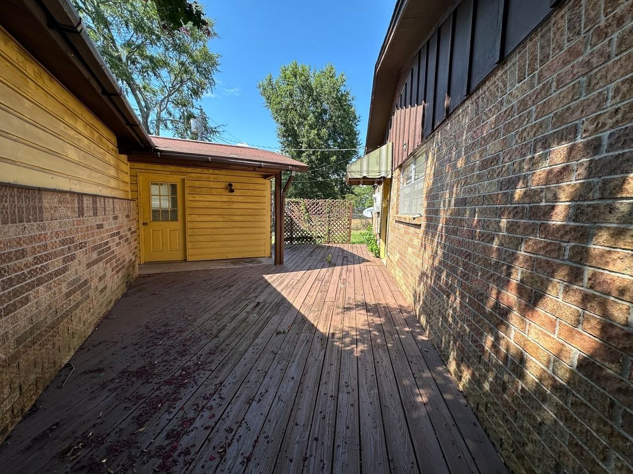 1202 W 18th Ter - Photo 3 of 14