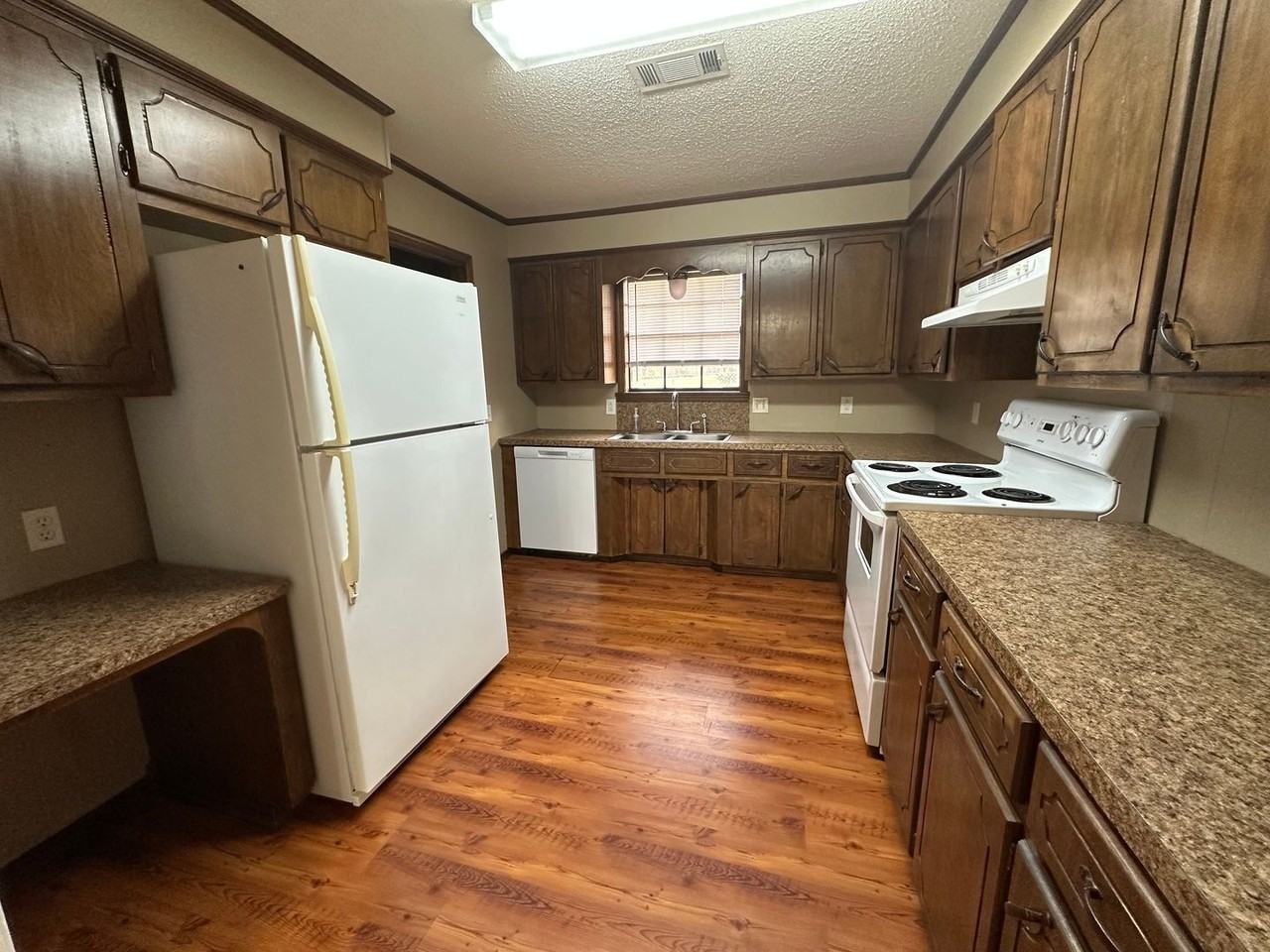 1202 W 18th Ter - Photo 4 of 14