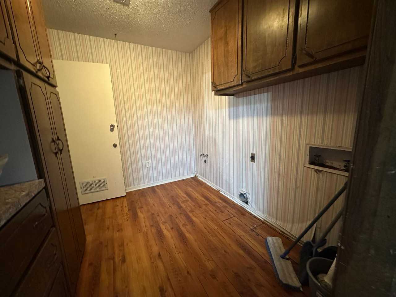 1202 W 18th Ter - Photo 5 of 14