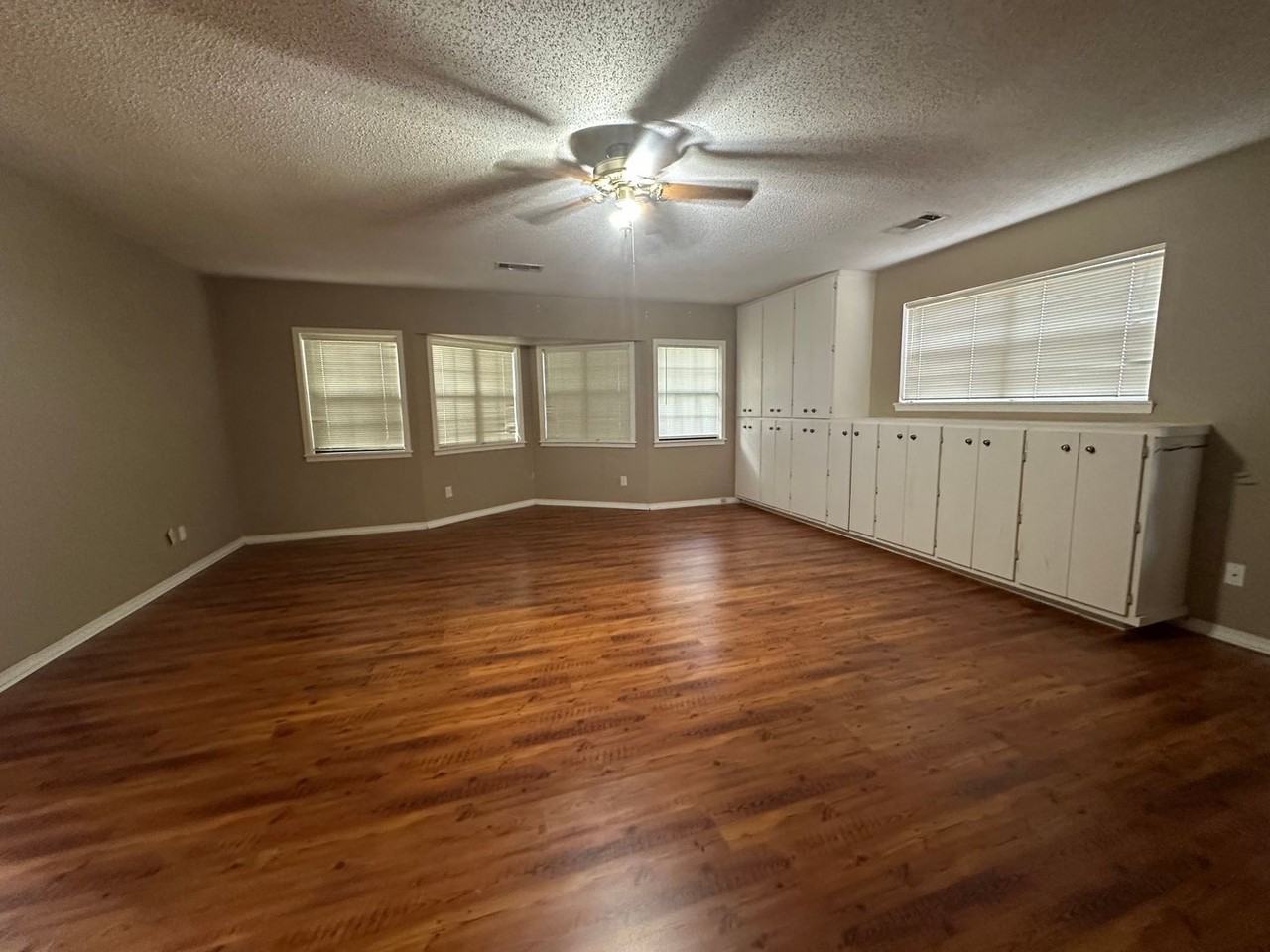 1202 W 18th Ter - Photo 6 of 14