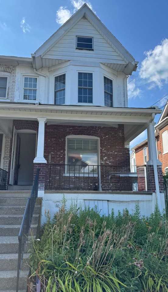 243 Ridge St - Photo 2 of 21