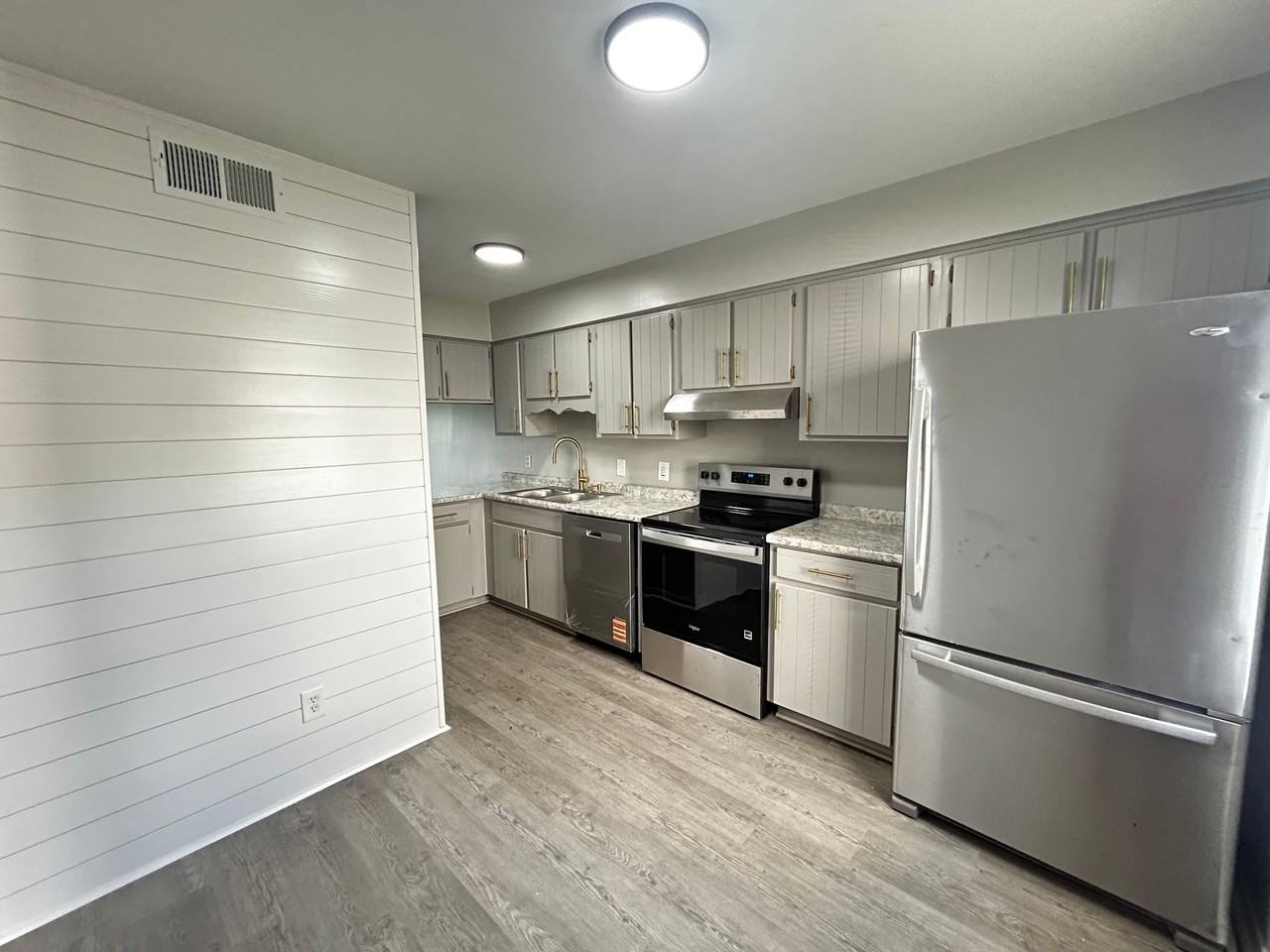 Willow Trace Apartments - Photo 2 of 8