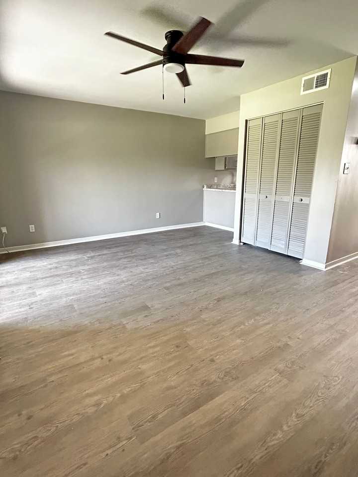 Willow Trace Apartments - Photo 4 of 8