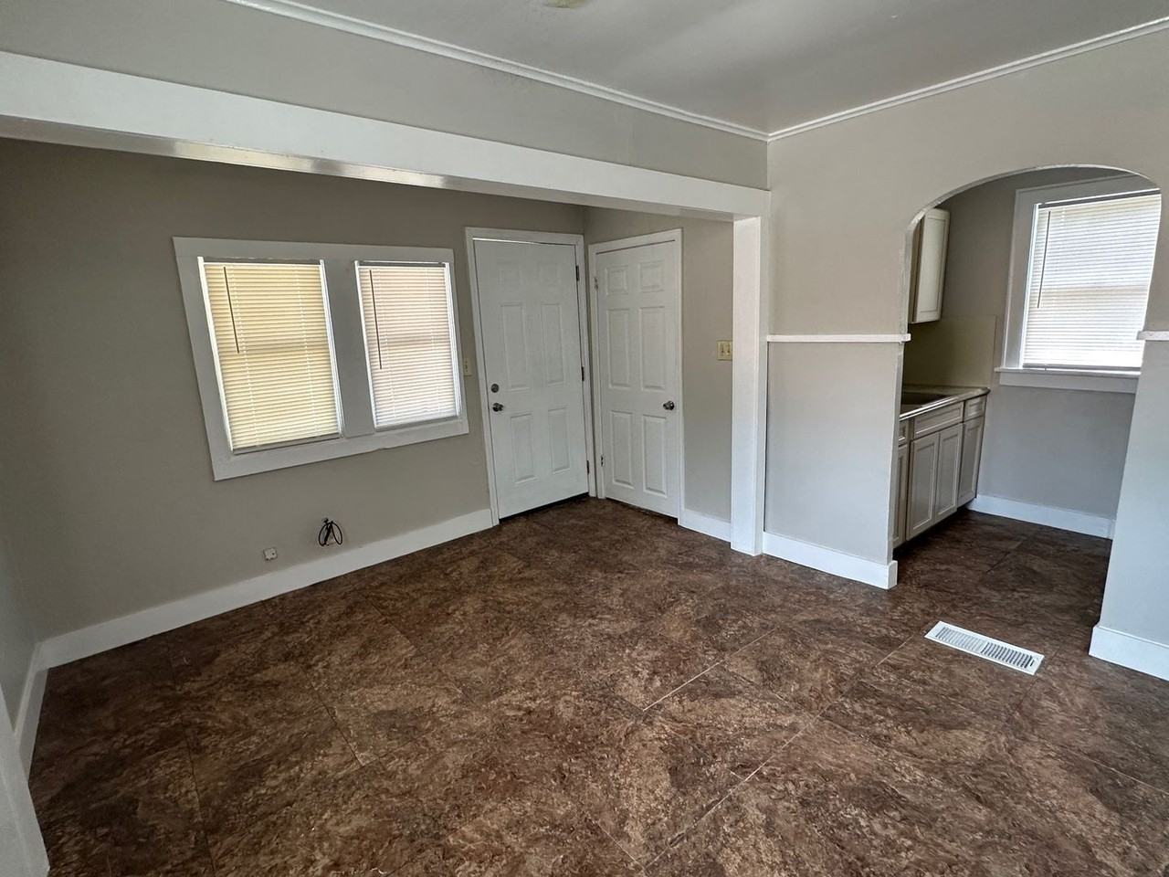 139 Lister St - Photo 3 of 8