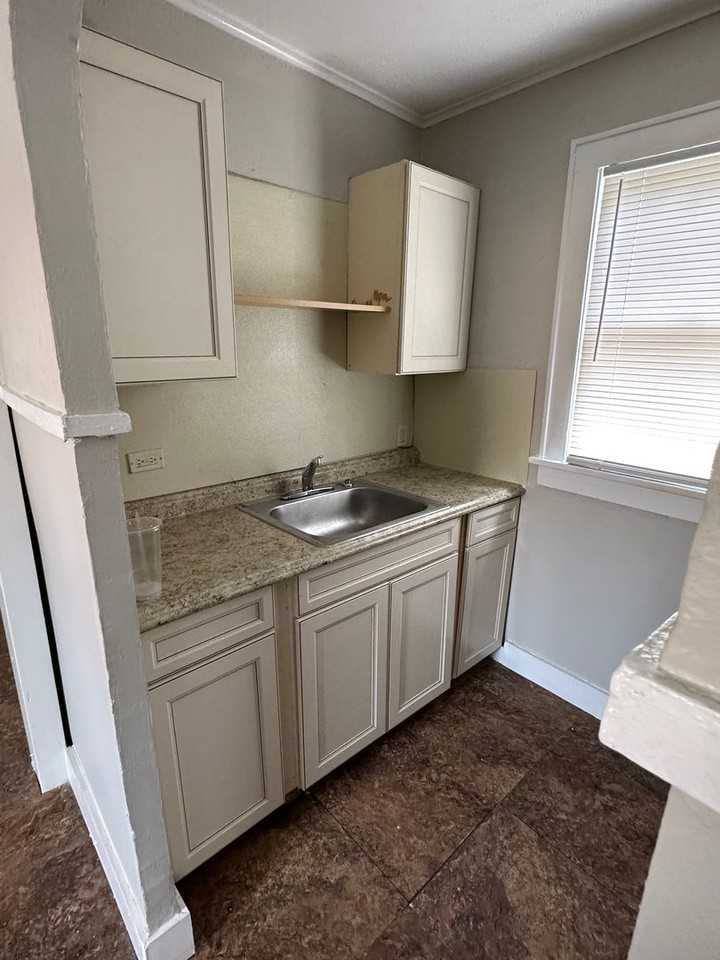 139 Lister St - Photo 4 of 8