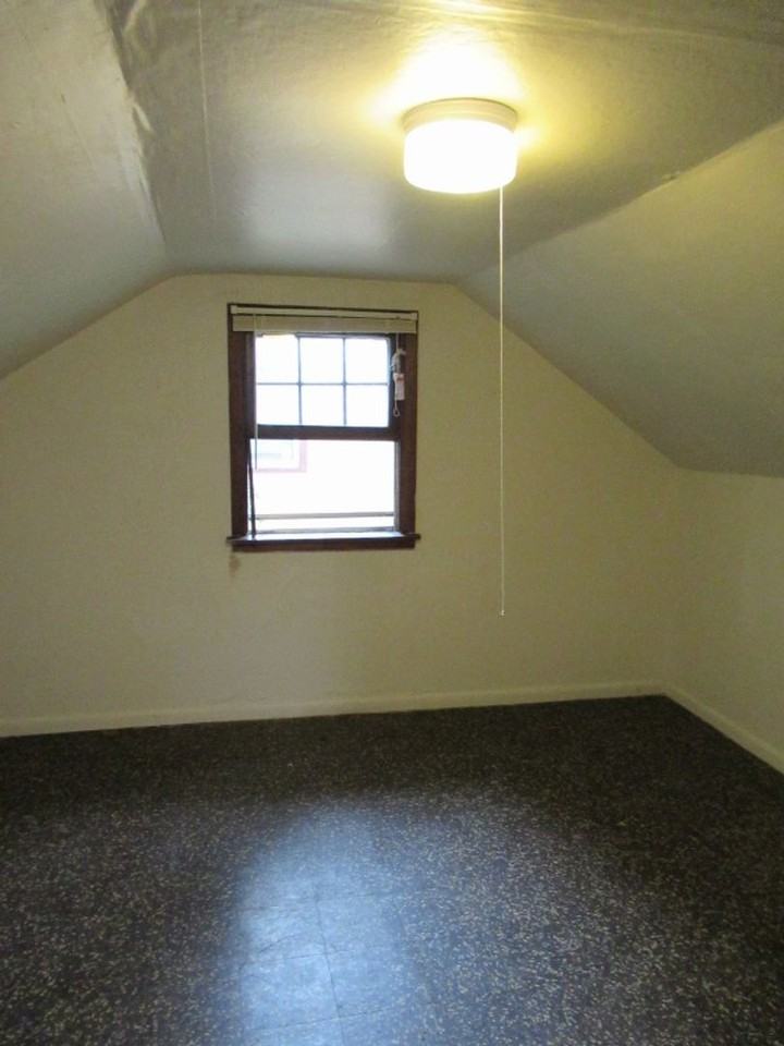 1115 6th Ave Ne - Photo 2 of 9