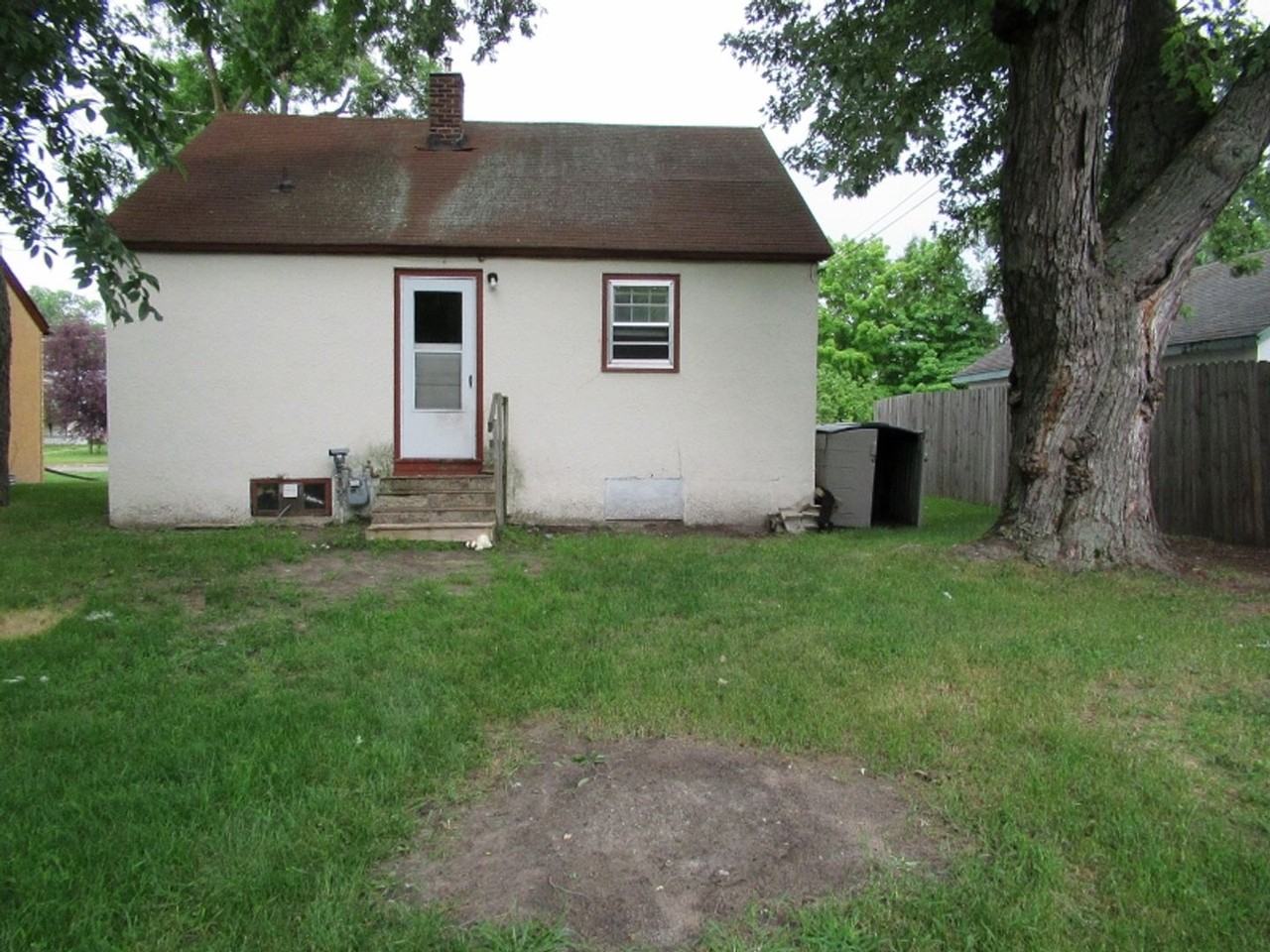 1115 6th Ave Ne - Photo 4 of 9