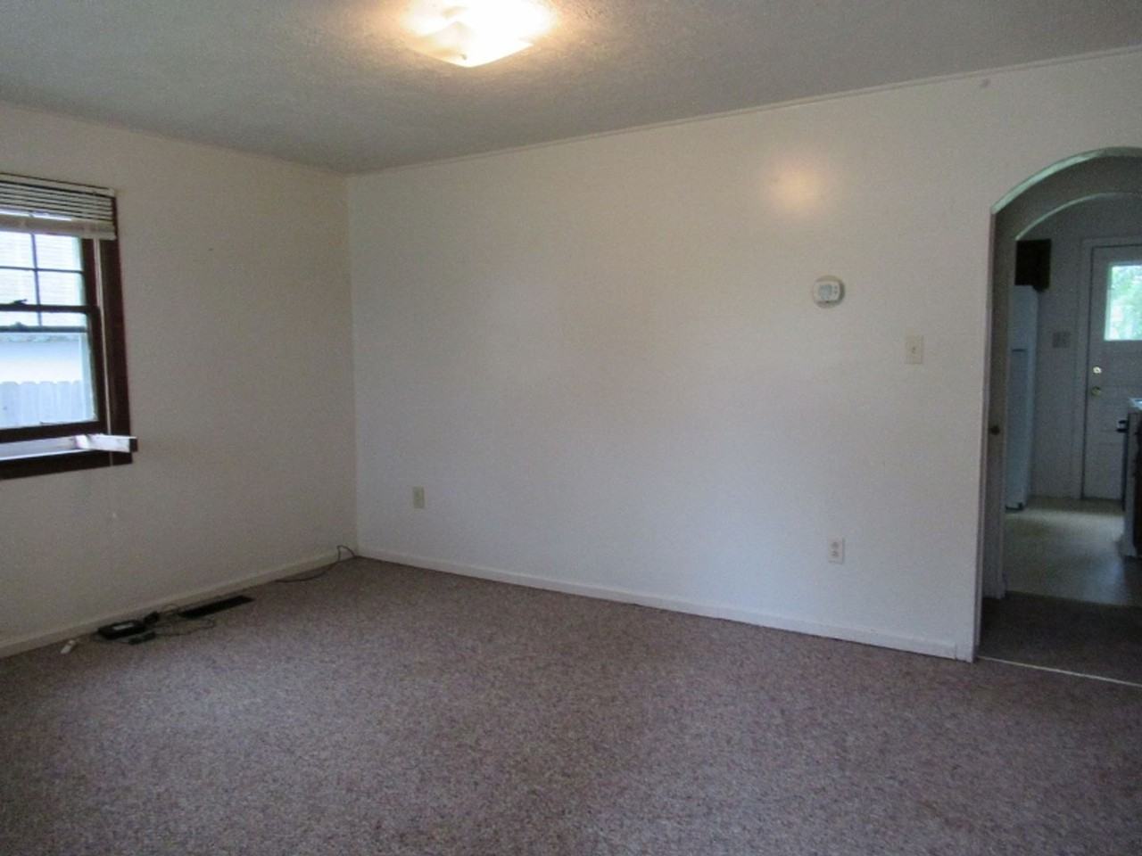 1115 6th Ave Ne - Photo 6 of 9