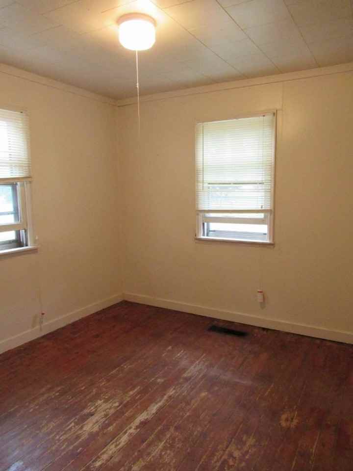 1115 6th Ave Ne - Photo 7 of 9
