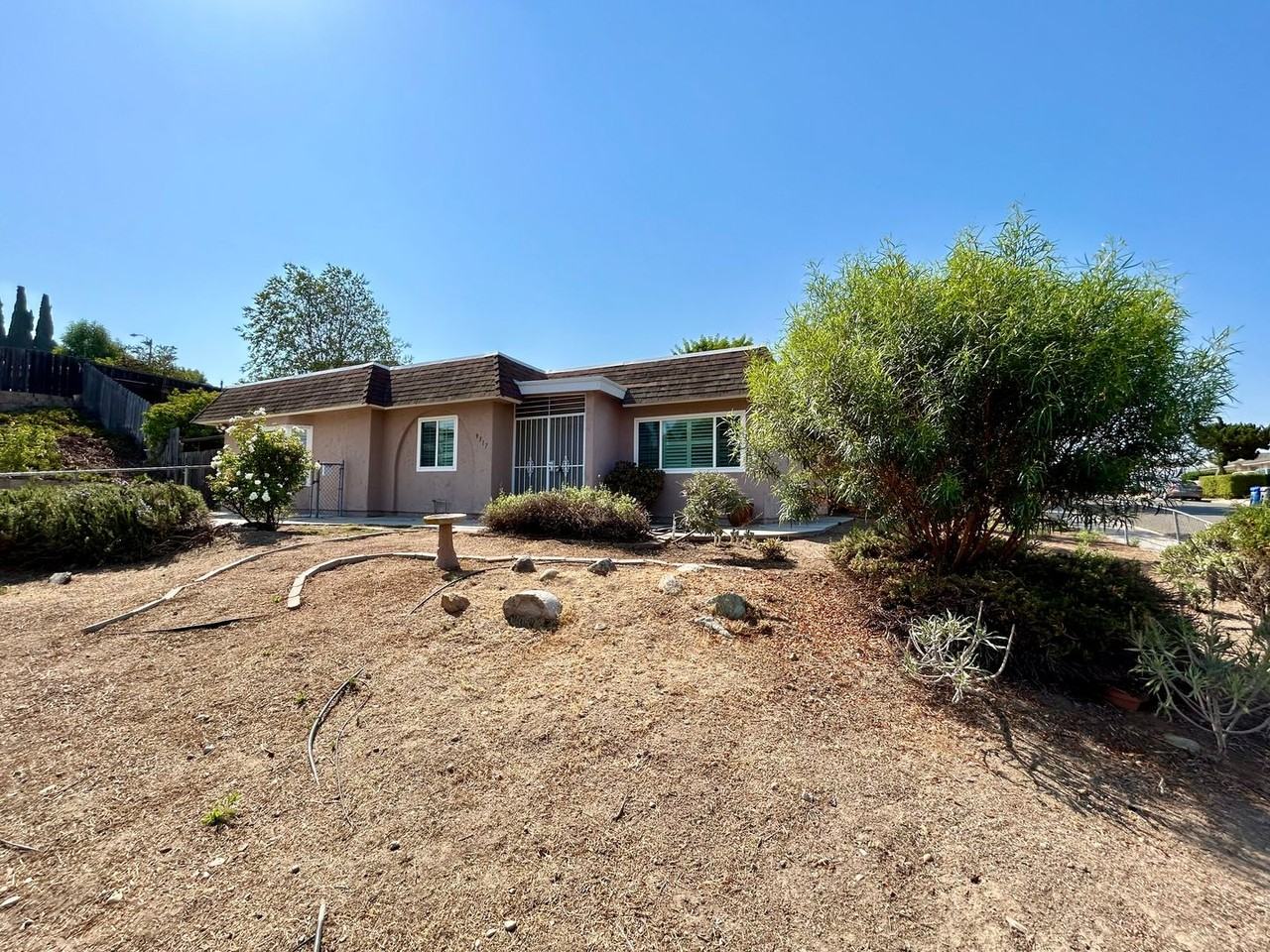 9317 Las Lomas Dr - Photo 2 of 19