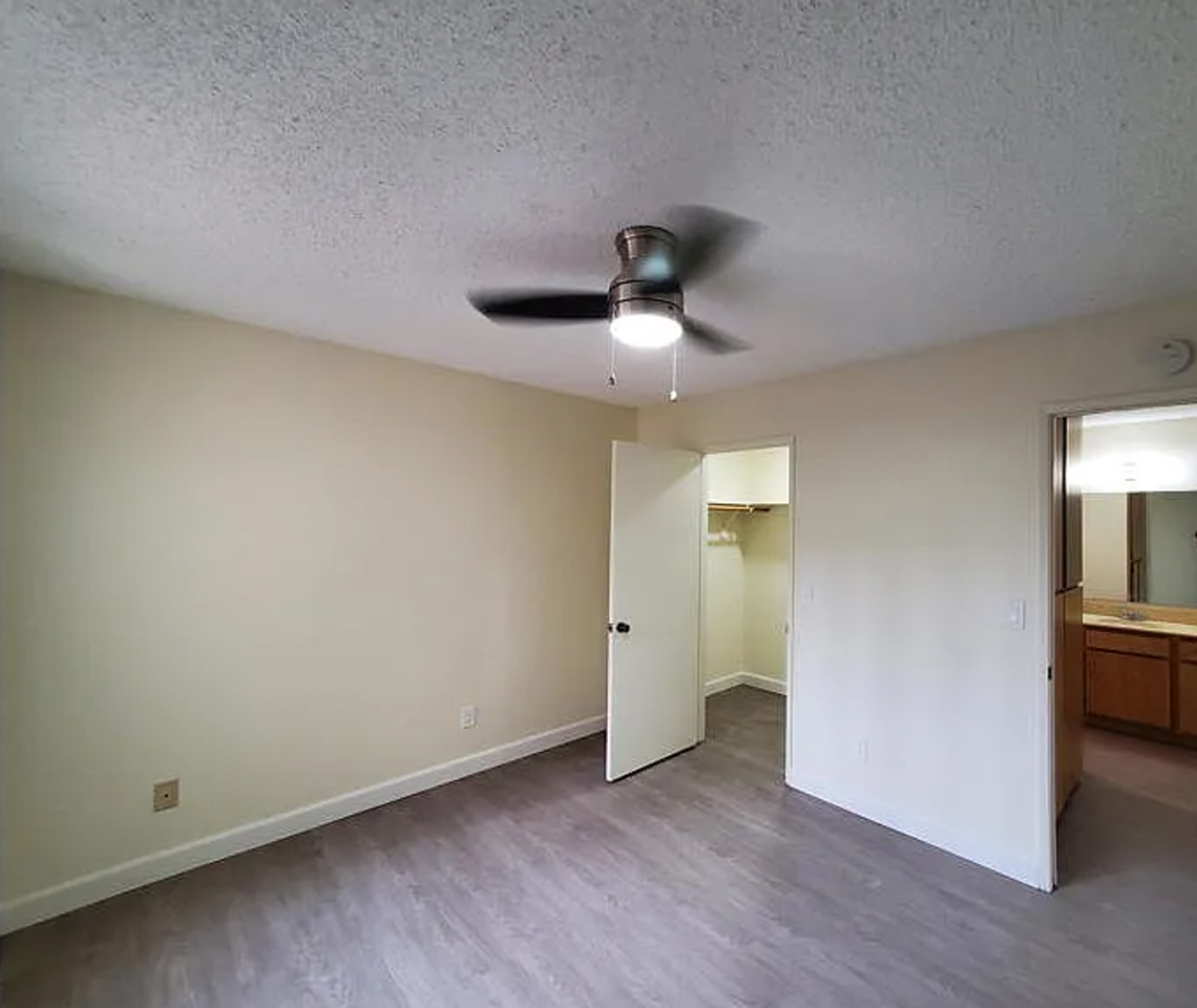 Daisy Hill Apartments - Photo 4 of 4