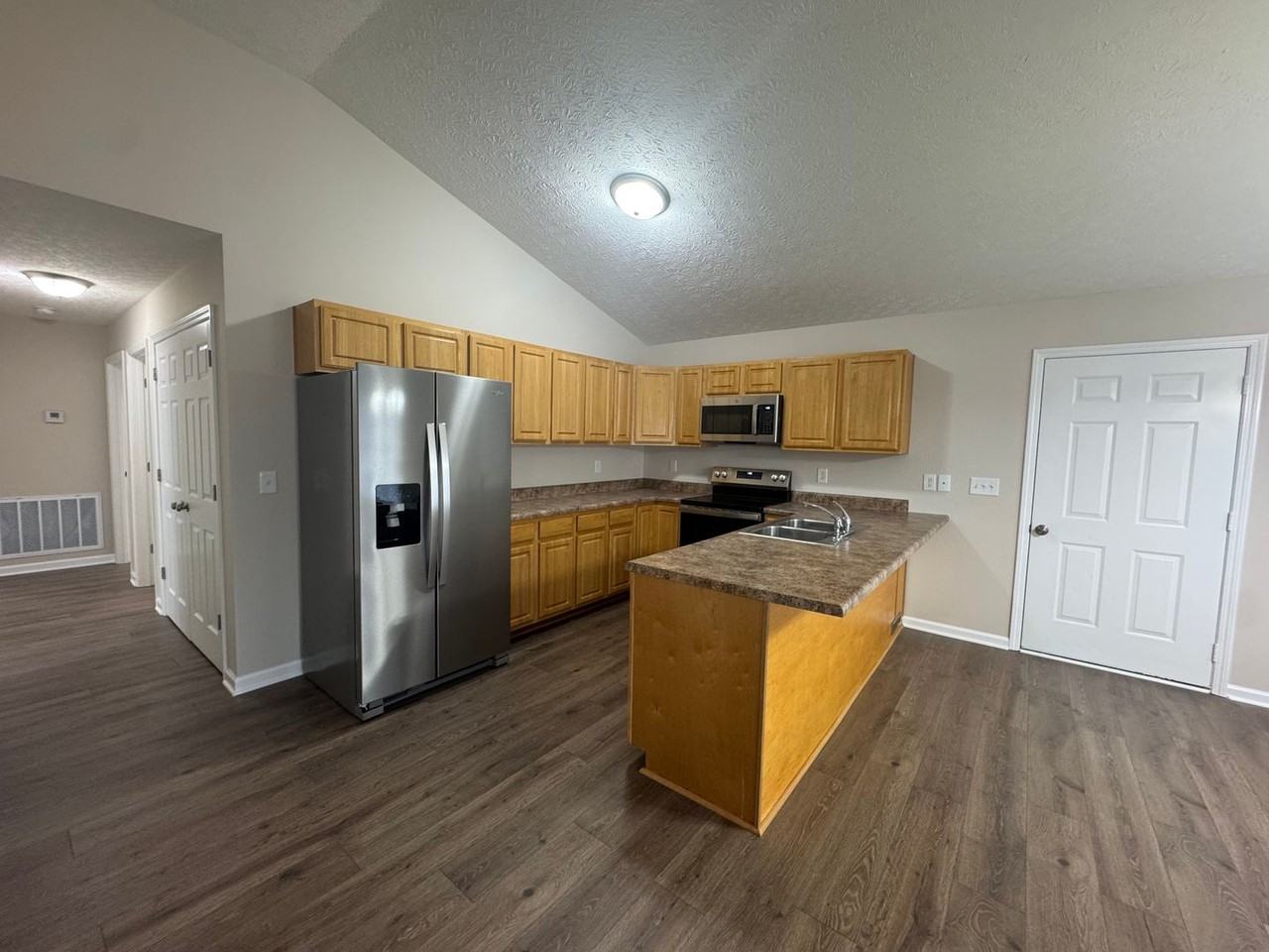 310 Sandy Ct - Photo 3 of 12