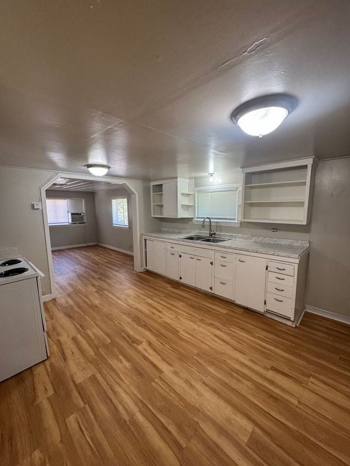 2032 Acorn Ln - Photo 3 of 12