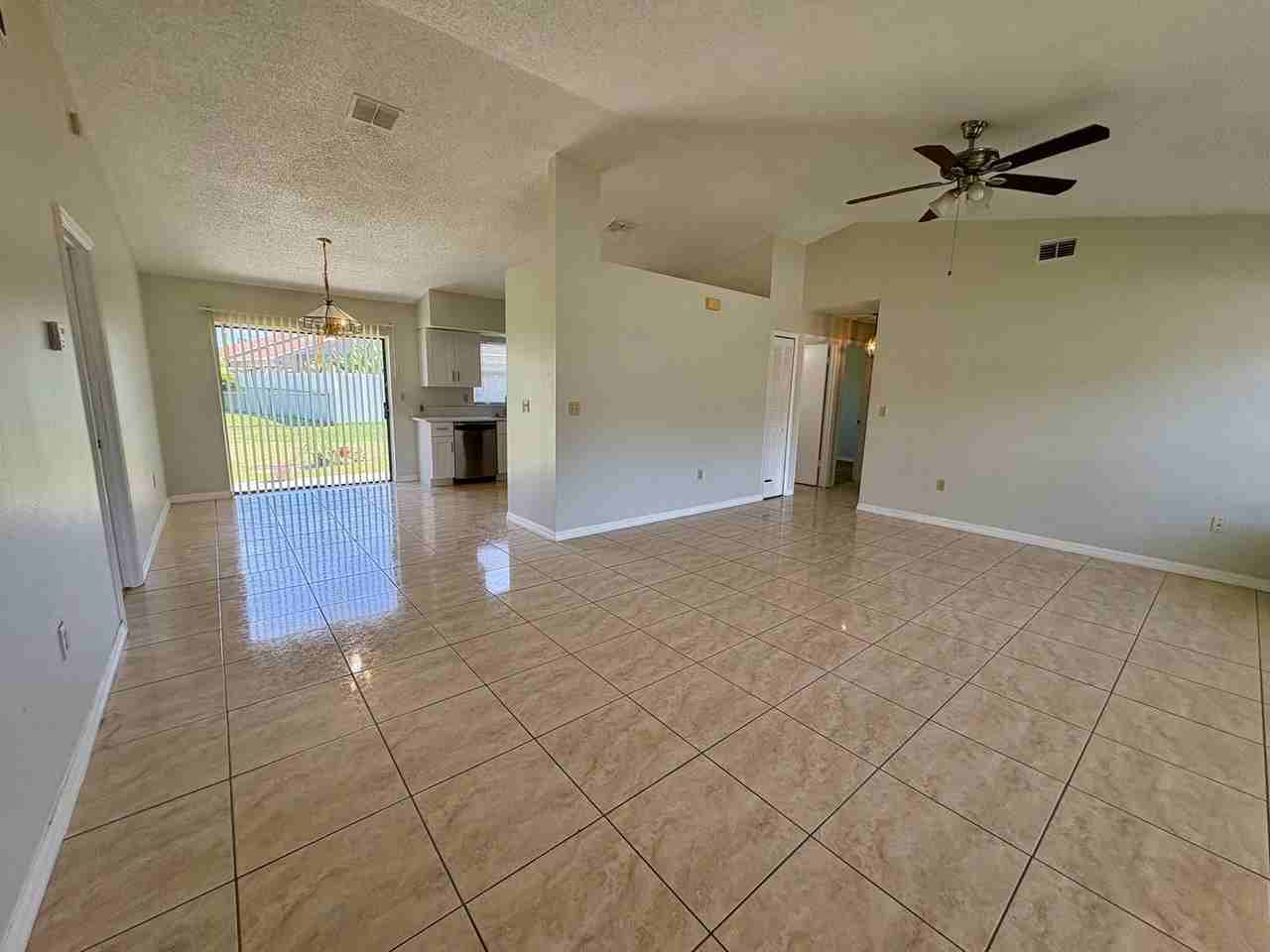 1012 Dudley Dr - Photo 3 of 29