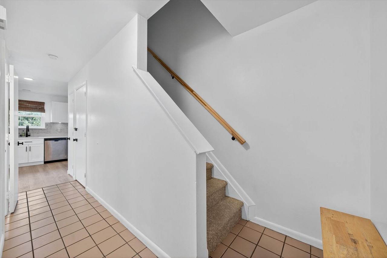 33 Darin Rd - Photo 2 of 32