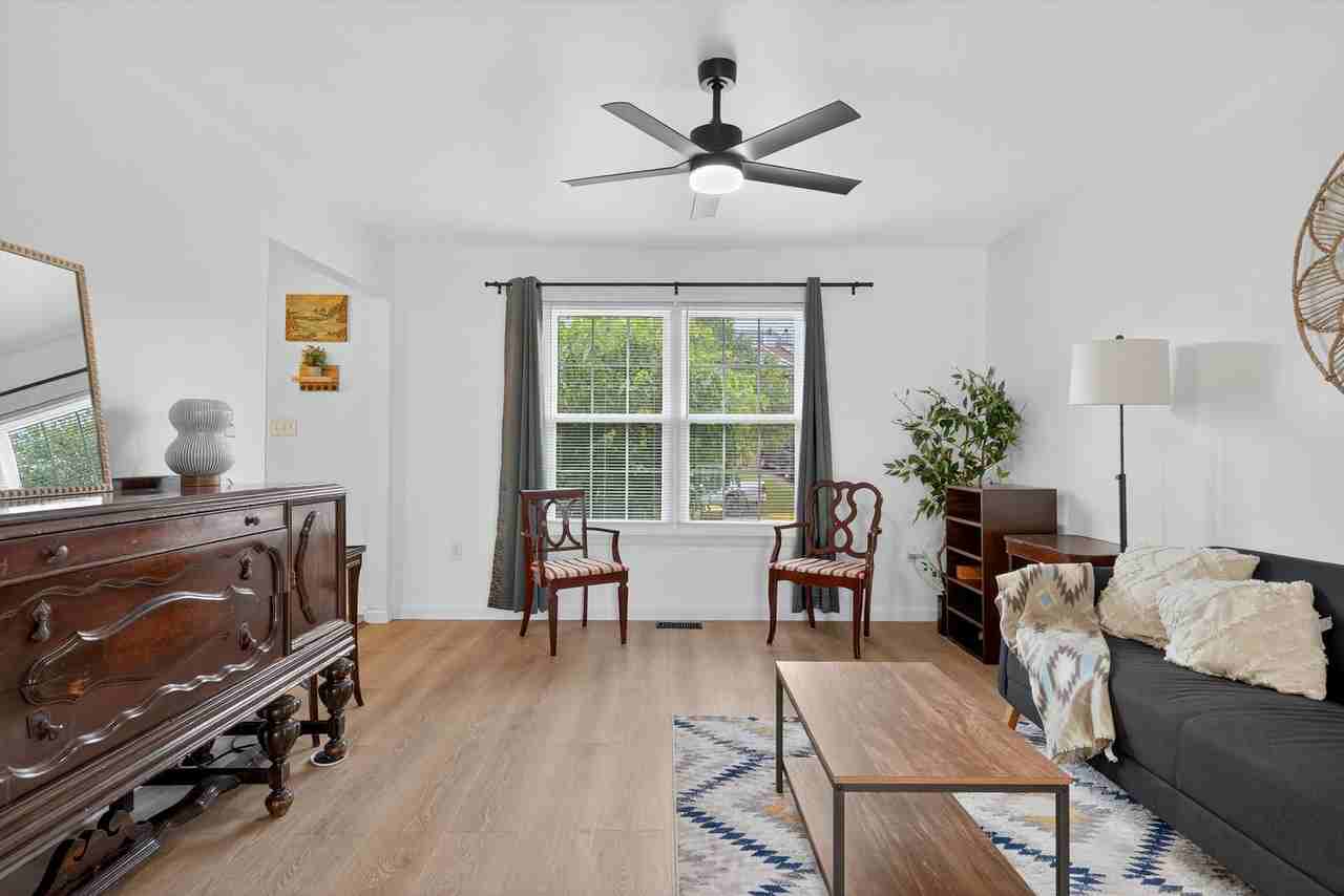 33 Darin Rd - Photo 4 of 32