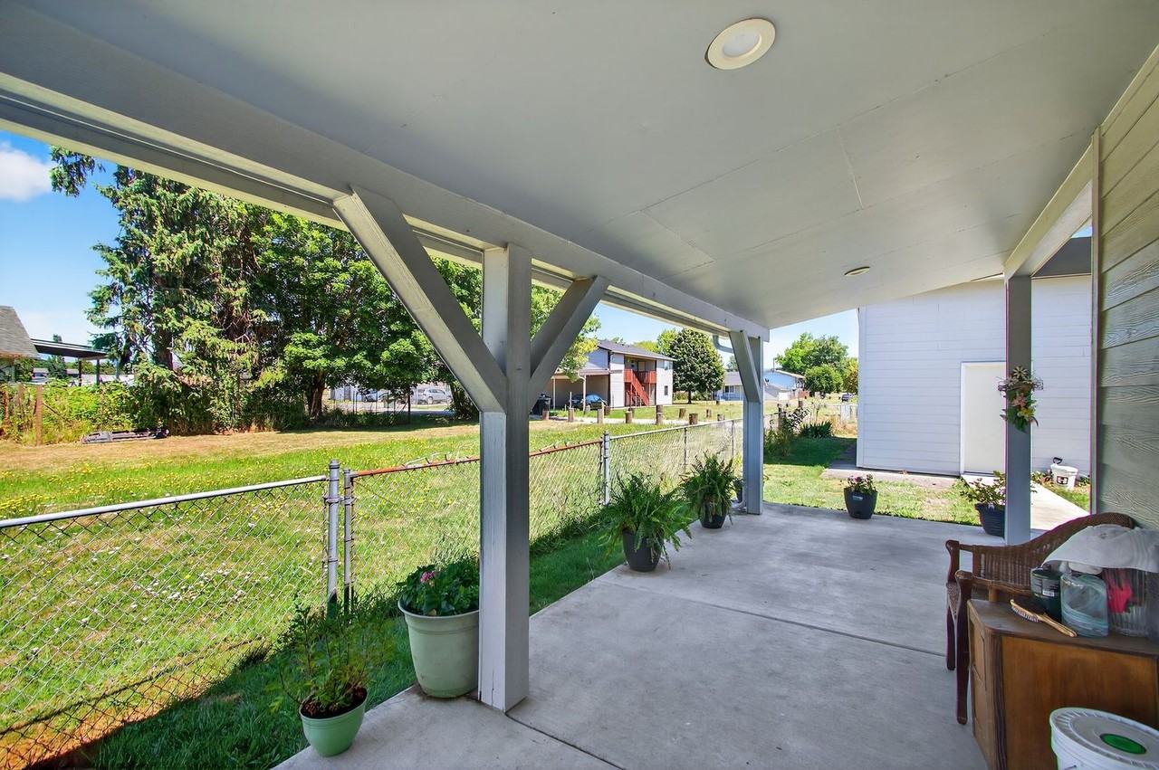 970 9th Ave - Photo 3 of 16