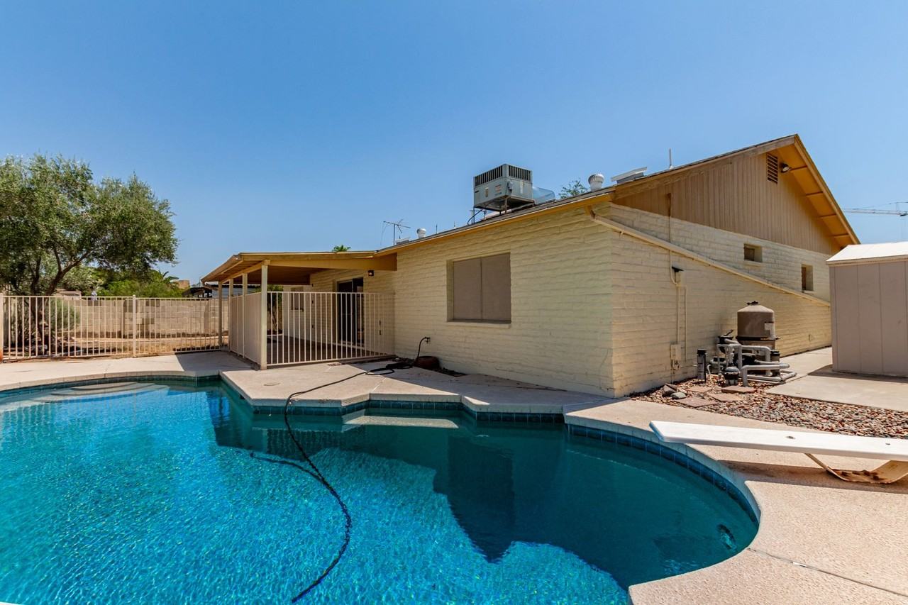 5528 W Calavar Rd - Photo 2 of 34