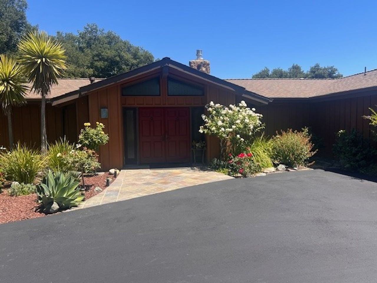 1090 Mustang Dr - Photo 2 of 30