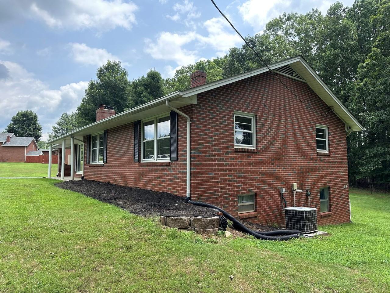 2472 Spring Rd - Photo 2 of 26