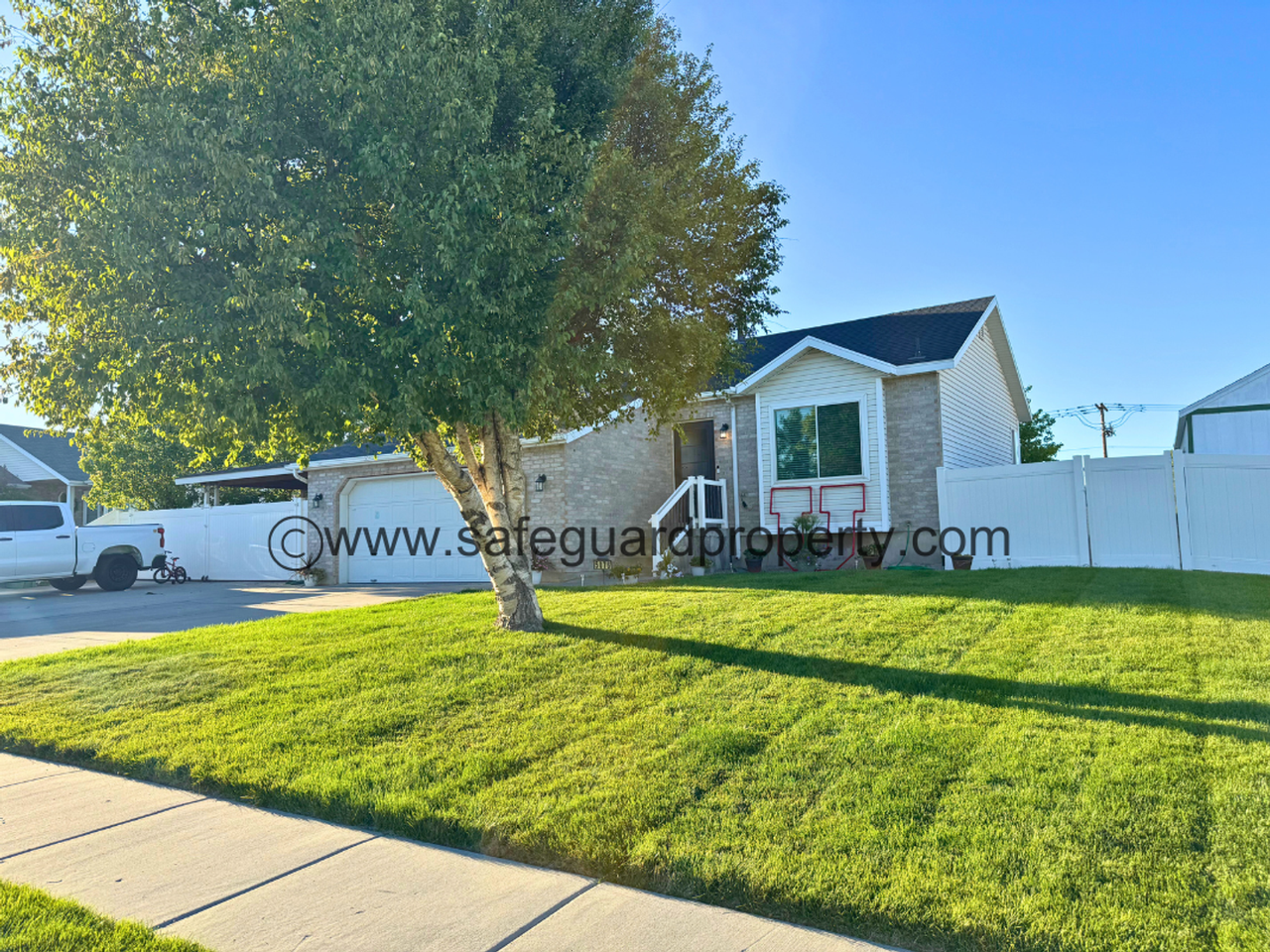 5076 W Robin Hill Rd - Photo 3 of 37