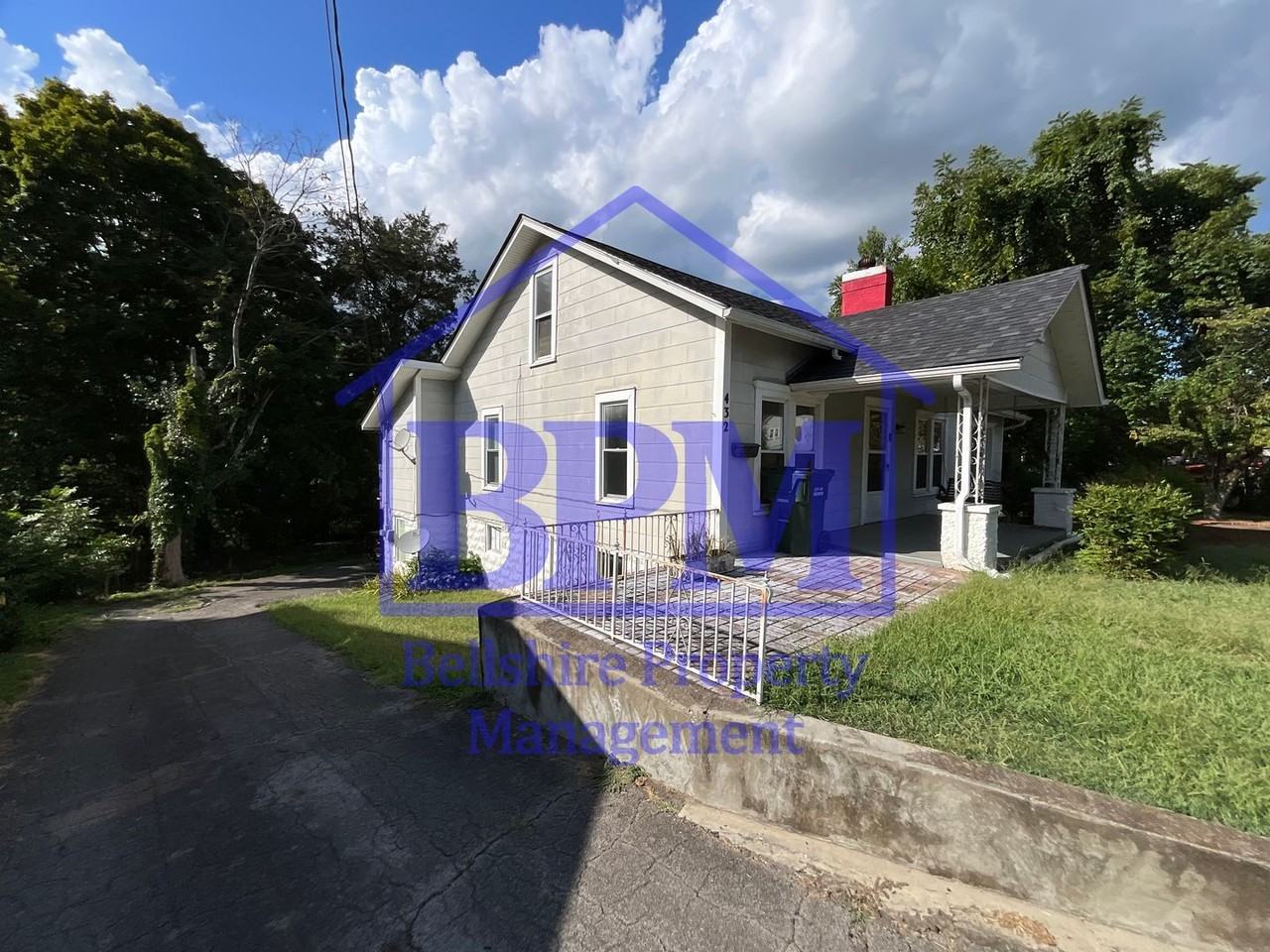 432 Center Ave - Photo 3 of 25