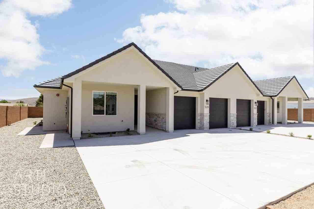 528 E 900 S - Photo 3 of 31