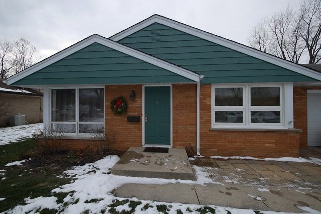 214 Lilac Ln - Photo 2 of 12