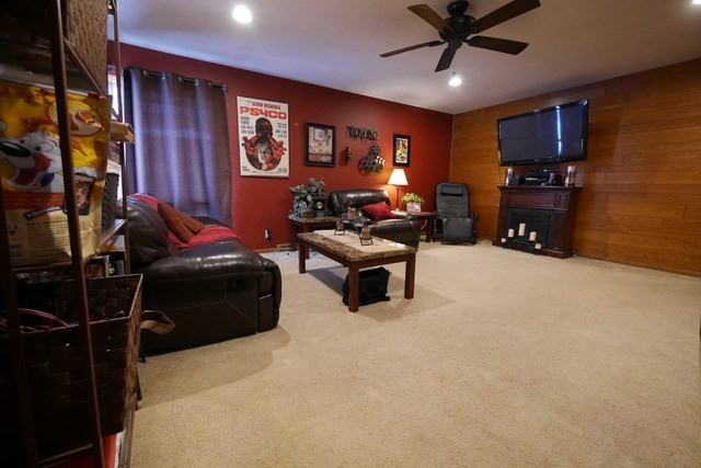 214 Lilac Ln - Photo 3 of 12