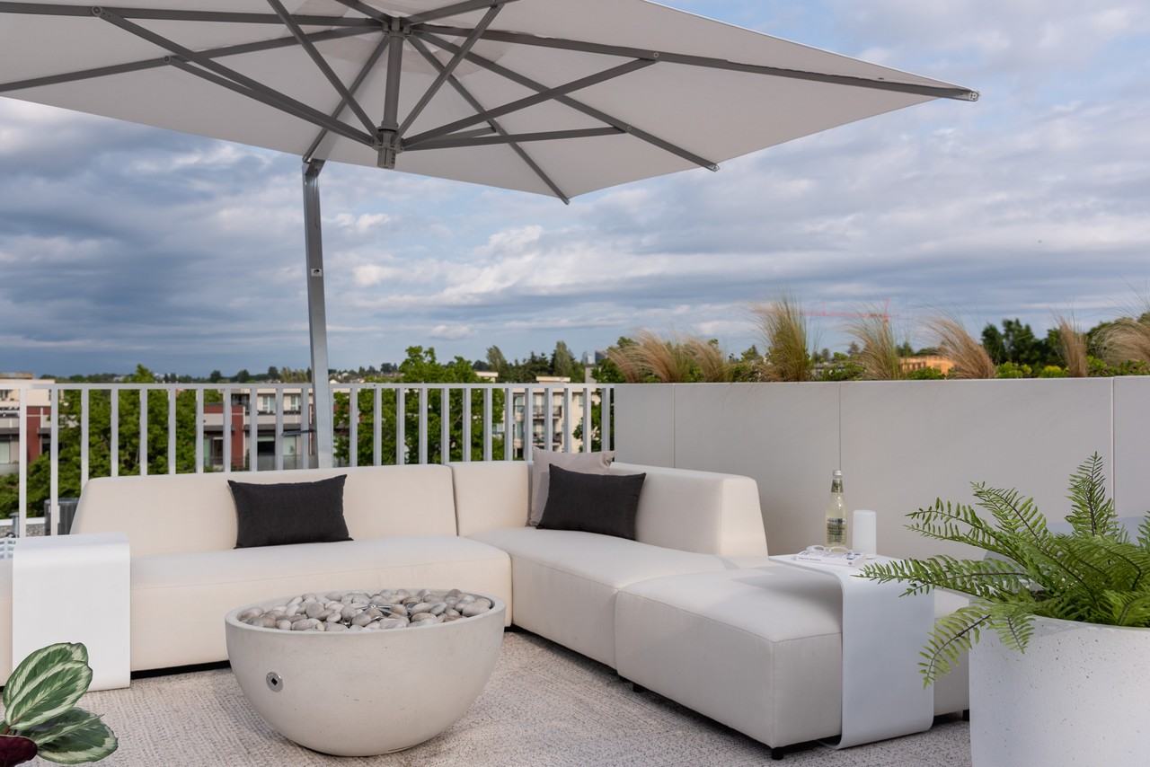 3493 Commercial Street #302 - Photo 3 of 18