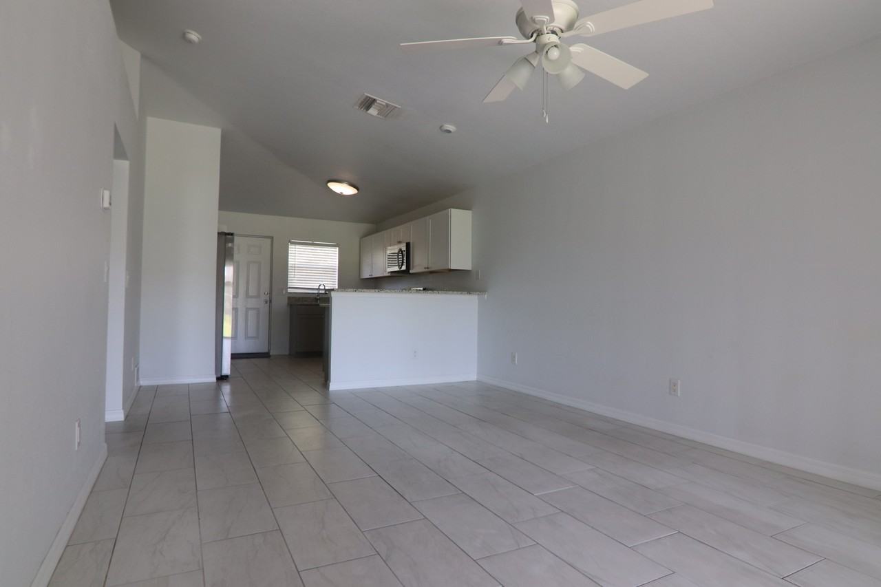 2912 Southeast Santa Barbara Place #A - Photo 3 of 19