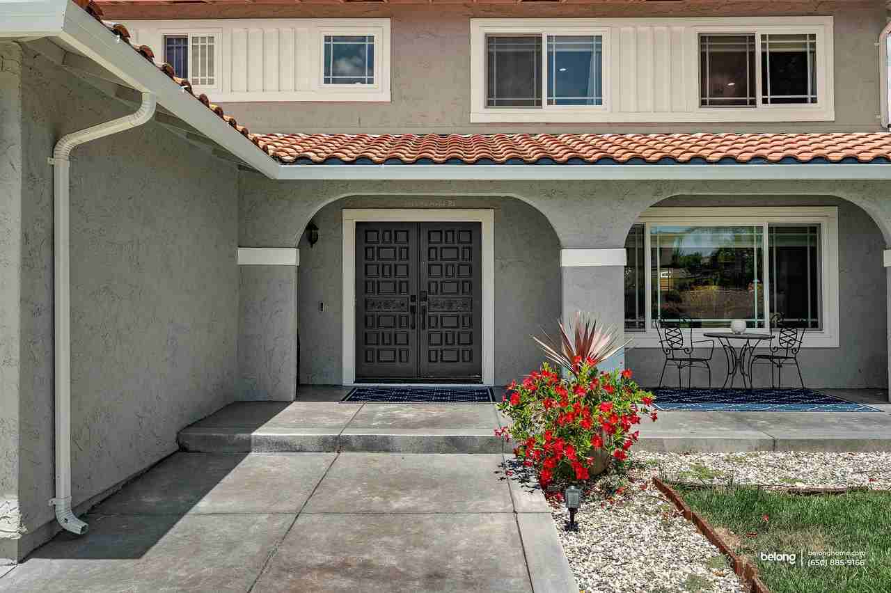 3661 Slopeview Dr - Photo 2 of 50