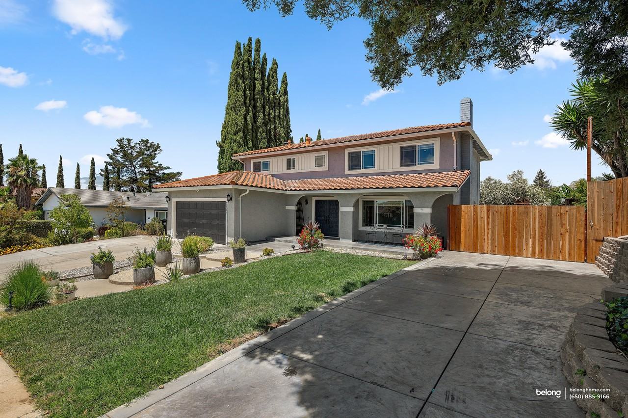 3661 Slopeview Dr - Photo 3 of 50