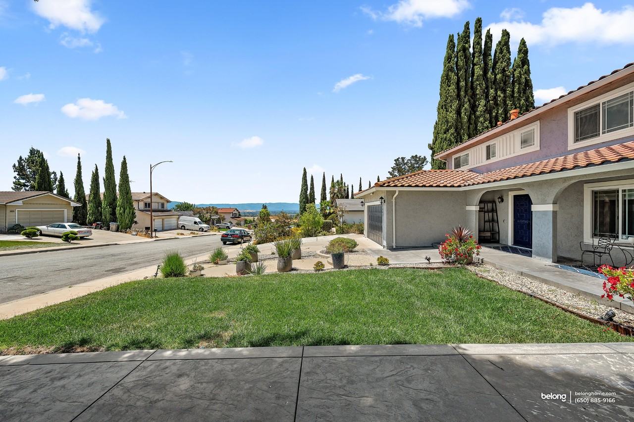 3661 Slopeview Dr - Photo 4 of 50