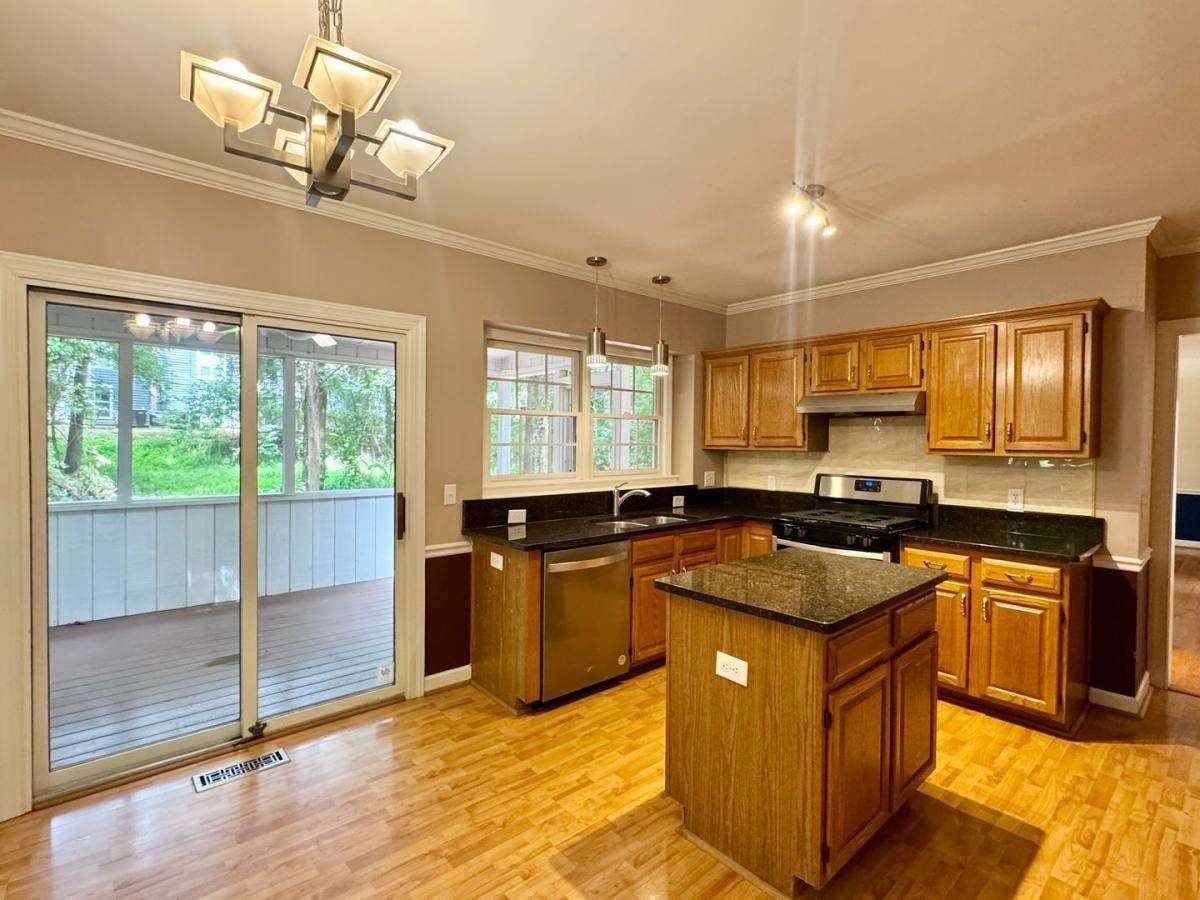 106 Oak Spring Court - Photo 3 of 10