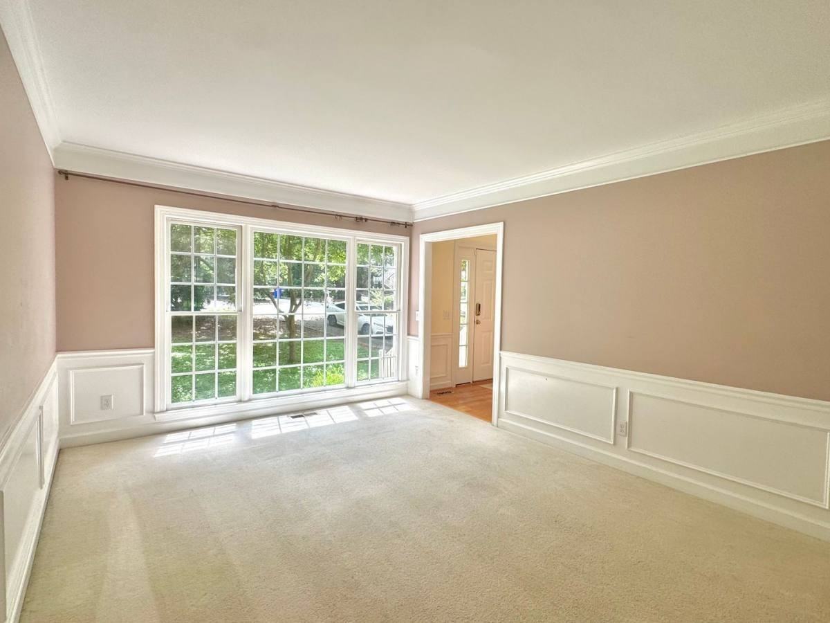 106 Oak Spring Court - Photo 5 of 10