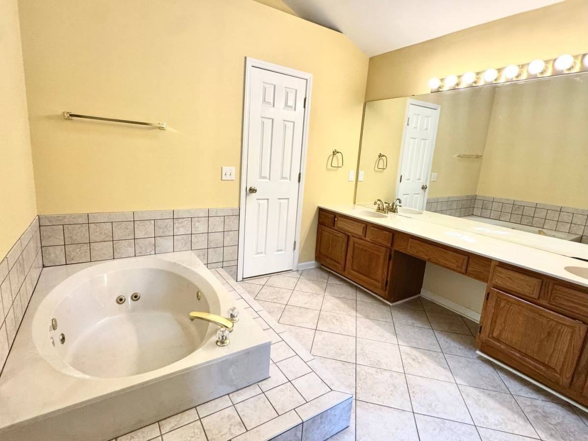 106 Oak Spring Court - Photo 6 of 10