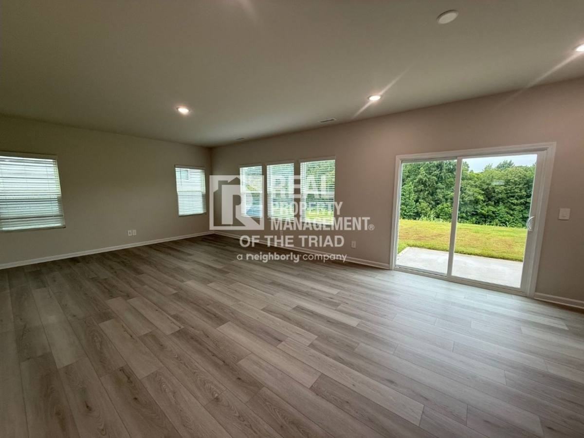 2262 Cherry Creek Rd - Photo 2 of 10