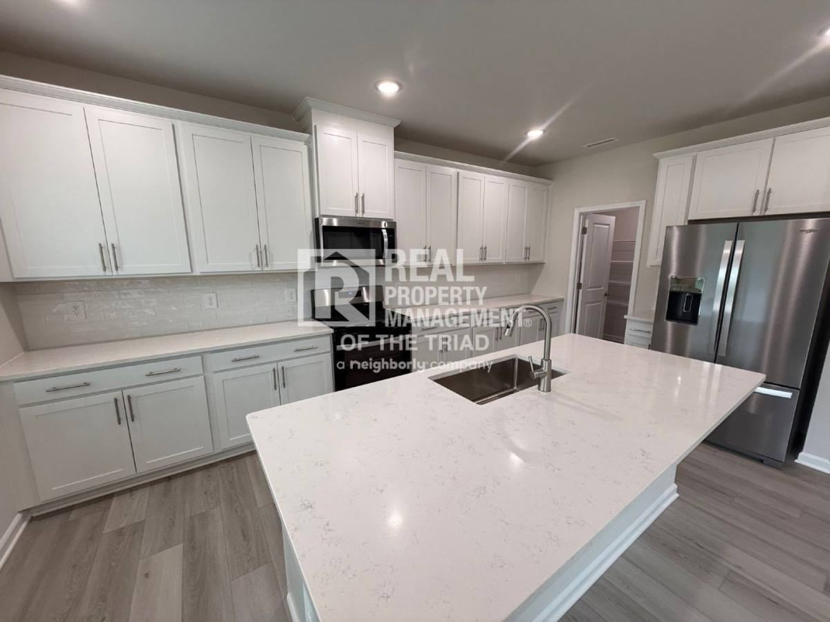 2262 Cherry Creek Rd - Photo 3 of 10