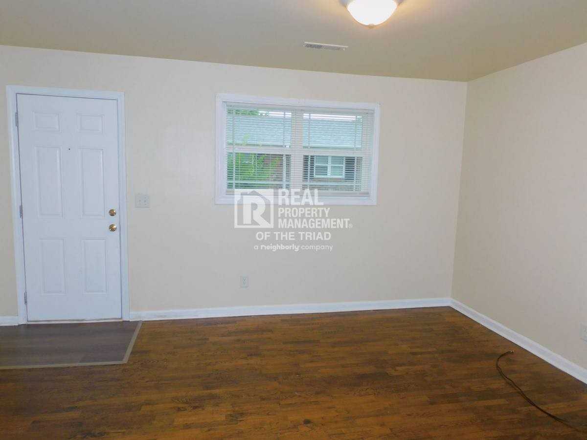 2118 Everitt St #F - Photo 2 of 10