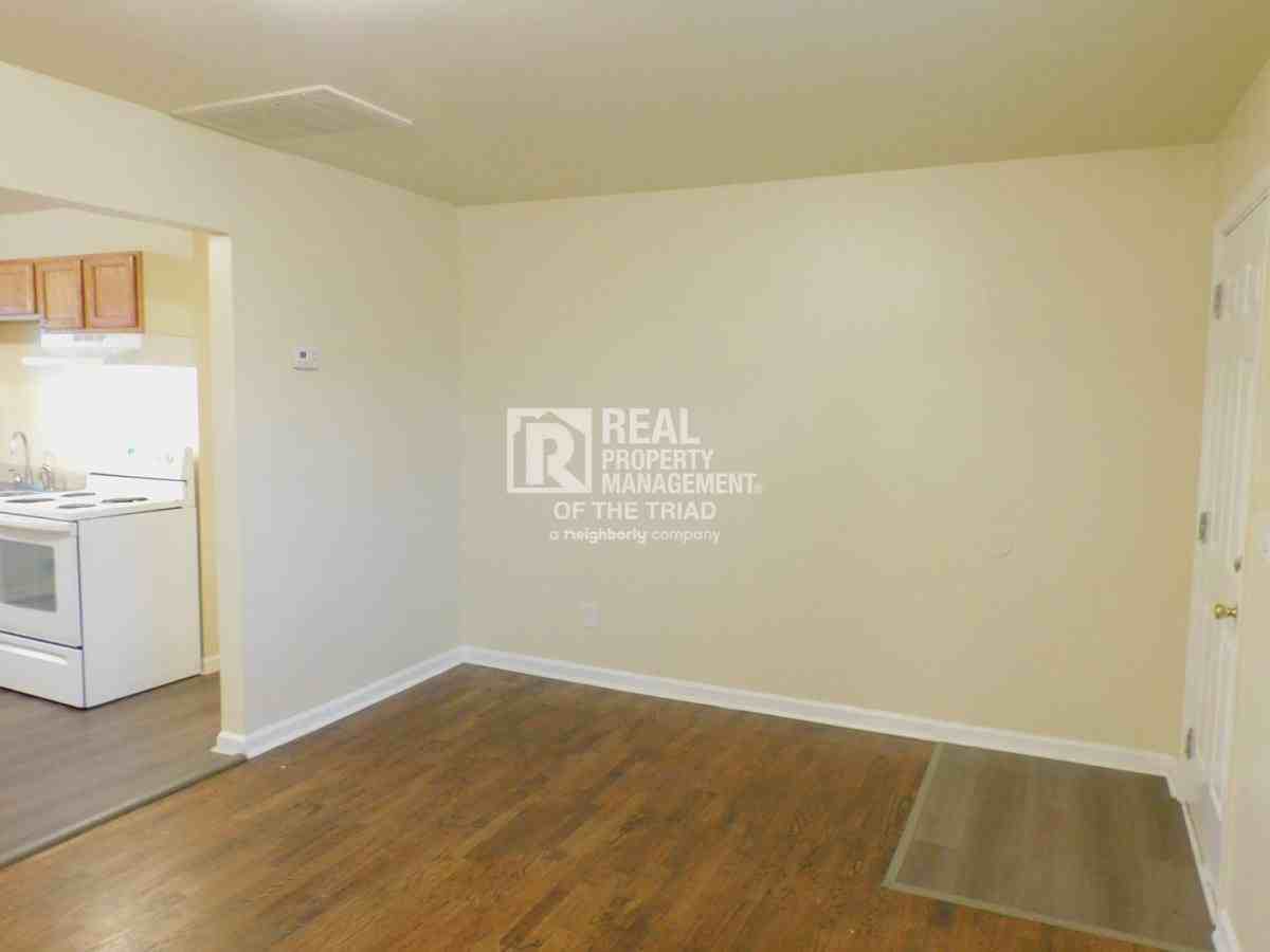 2118 Everitt St #F - Photo 3 of 10