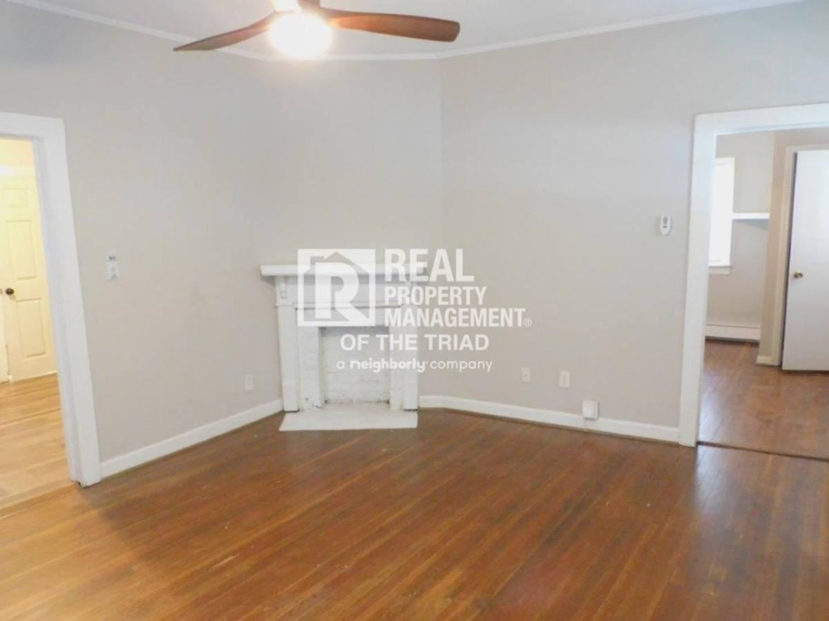 1008 Cranbrook St - Photo 3 of 10