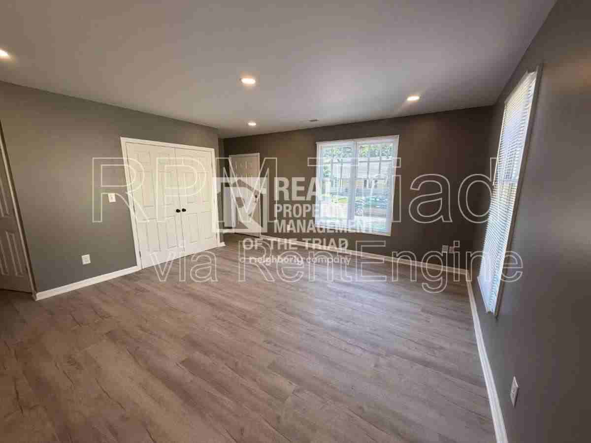 617 Ross Ave - Photo 3 of 10